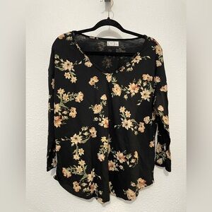 Maurice’s 24/7 floral black 3/4 Sleeve Shirt Size Large